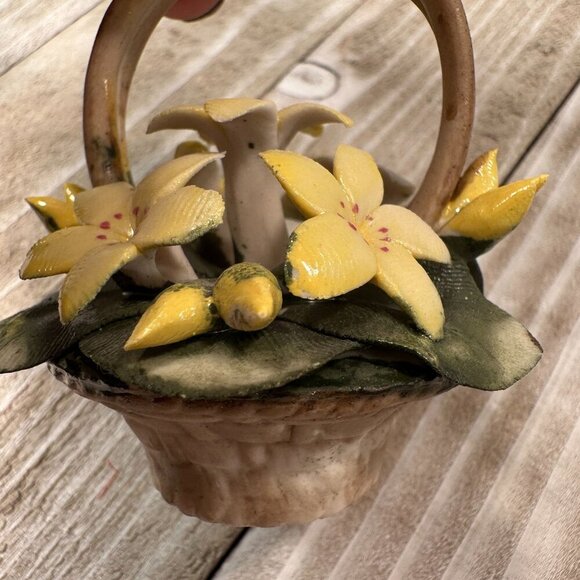Capodimonte Italy Floral Basket Handcrafted Bow Miniature Figurine Yellow - Picture 6 of 15